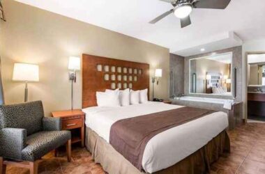 Rodeway Inn & Suites Fort Lauderdale Airport & Port Everglades Cruise Port Hotel