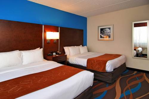 comfort-suites-fort-lauderdale-airport-cruise-port-hotel-bed-room